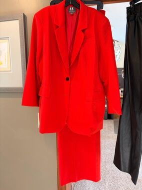 Worthington Red 18T Women's Suit. Contemp. wide leg trouser and tailored jacket.